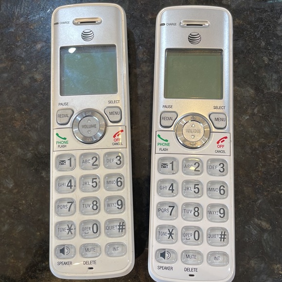 AT&T 2 Handset Cordless Phone with Answering System - Picture 5 of 11